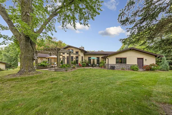 $750,000 | 60639 211th Street, Eagle Lake, MN 56024