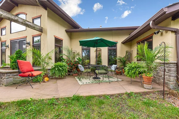 $750,000 | 60639 211th Street, Eagle Lake, MN 56024