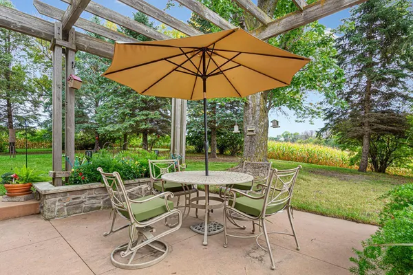 $750,000 | 60639 211th Street, Eagle Lake, MN 56024