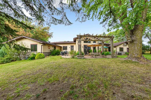 $750,000 | 60639 211th Street, Eagle Lake, MN 56024