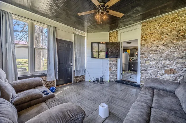 $275,000 | 14505 Private Drive, Newburg, MO 65550