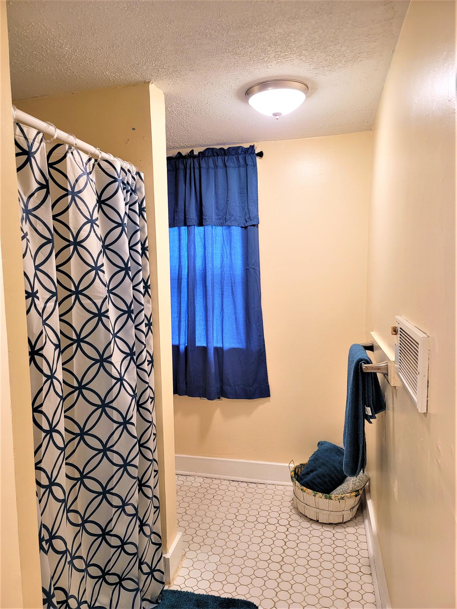 8 Pepinburke Lane Springvale, ME 04083 - Photo 11 of 26 pepinburke down bath 2