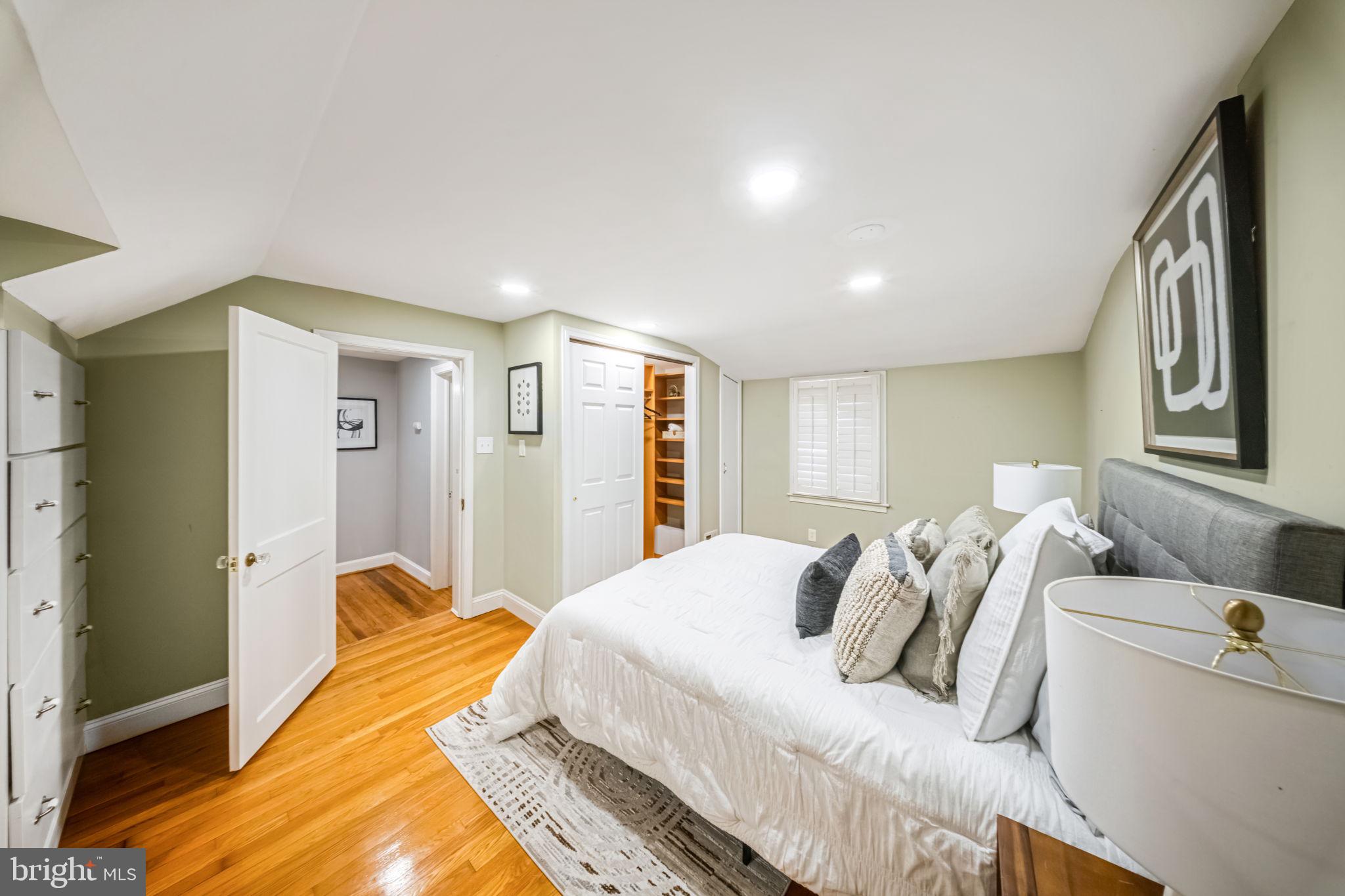 9920 Capitol View Avenue Silver Spring, MD 20910 - Photo 17 of 45