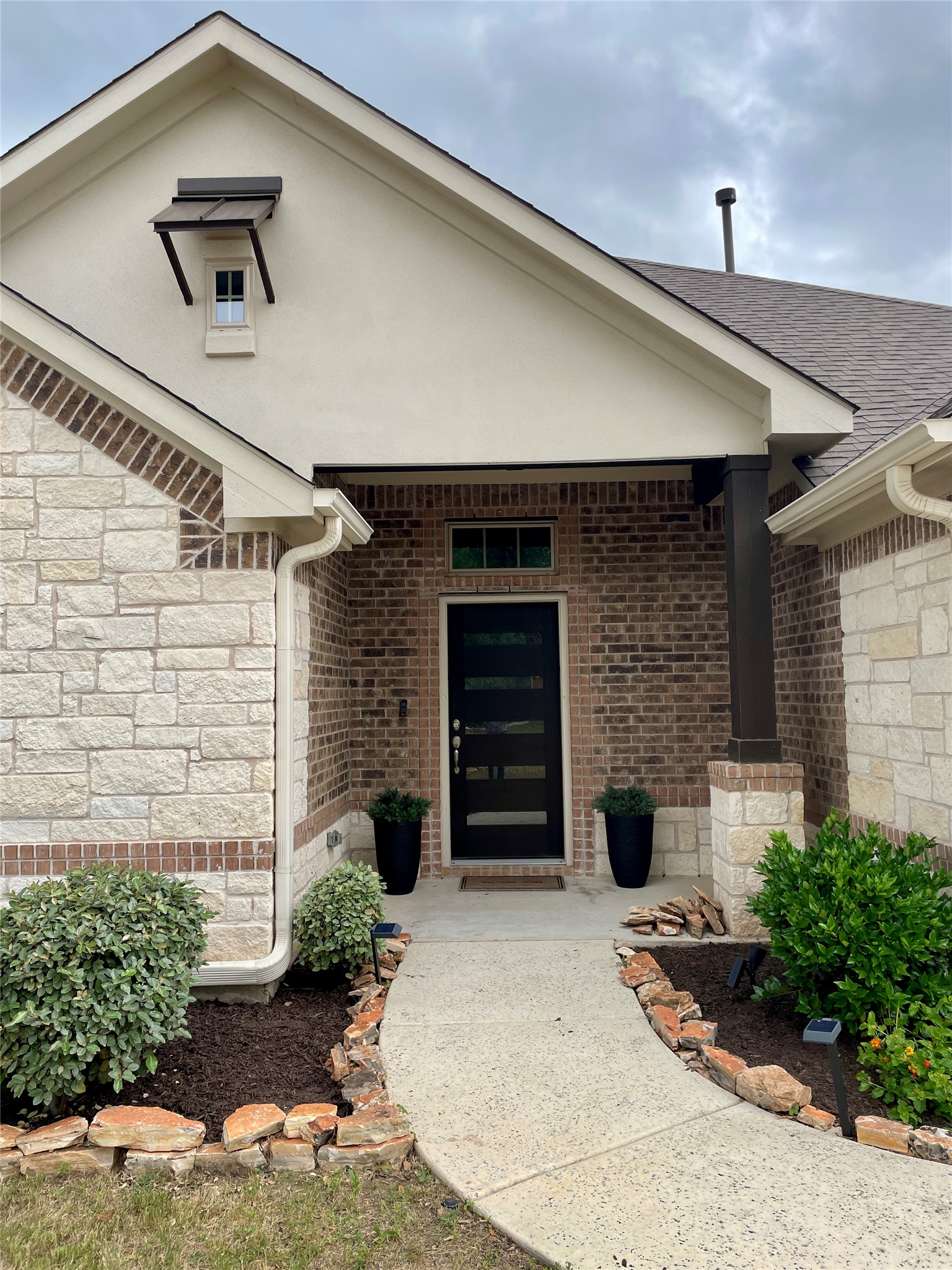 120 Sail Wind Way Georgetown, TX 78633 - Photo 2 of 25 a front view of a house with a yard