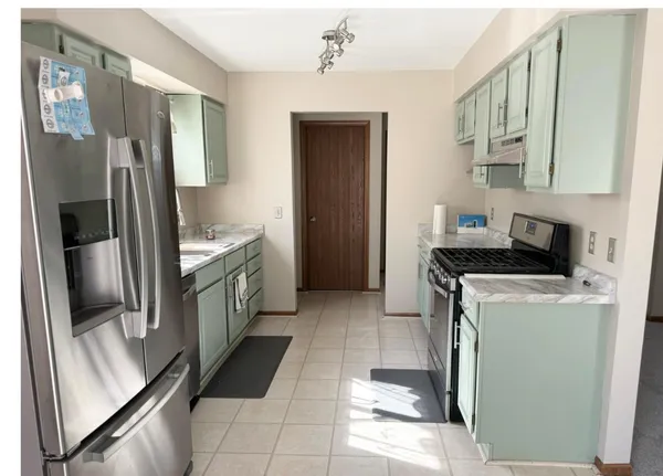 $2,200 | 405 East Elm Street, Unit B, Yorkville, IL 60560