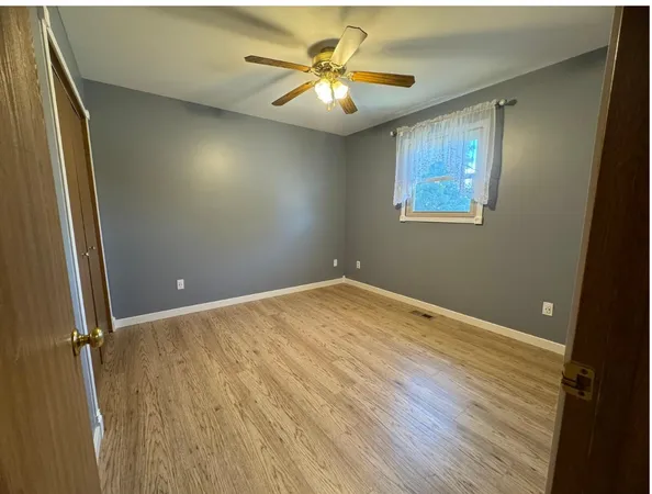 $2,200 | 405 East Elm Street, Unit B, Yorkville, IL 60560