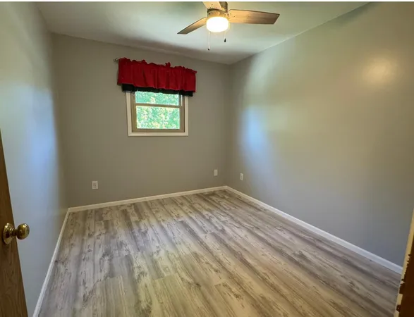 $2,200 | 405 East Elm Street, Unit B, Yorkville, IL 60560