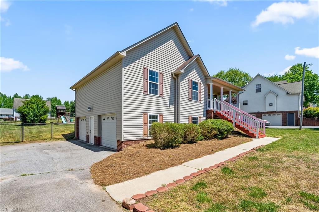 808 Arnold Road Lexington, NC 27295 - Photo 2 of 49