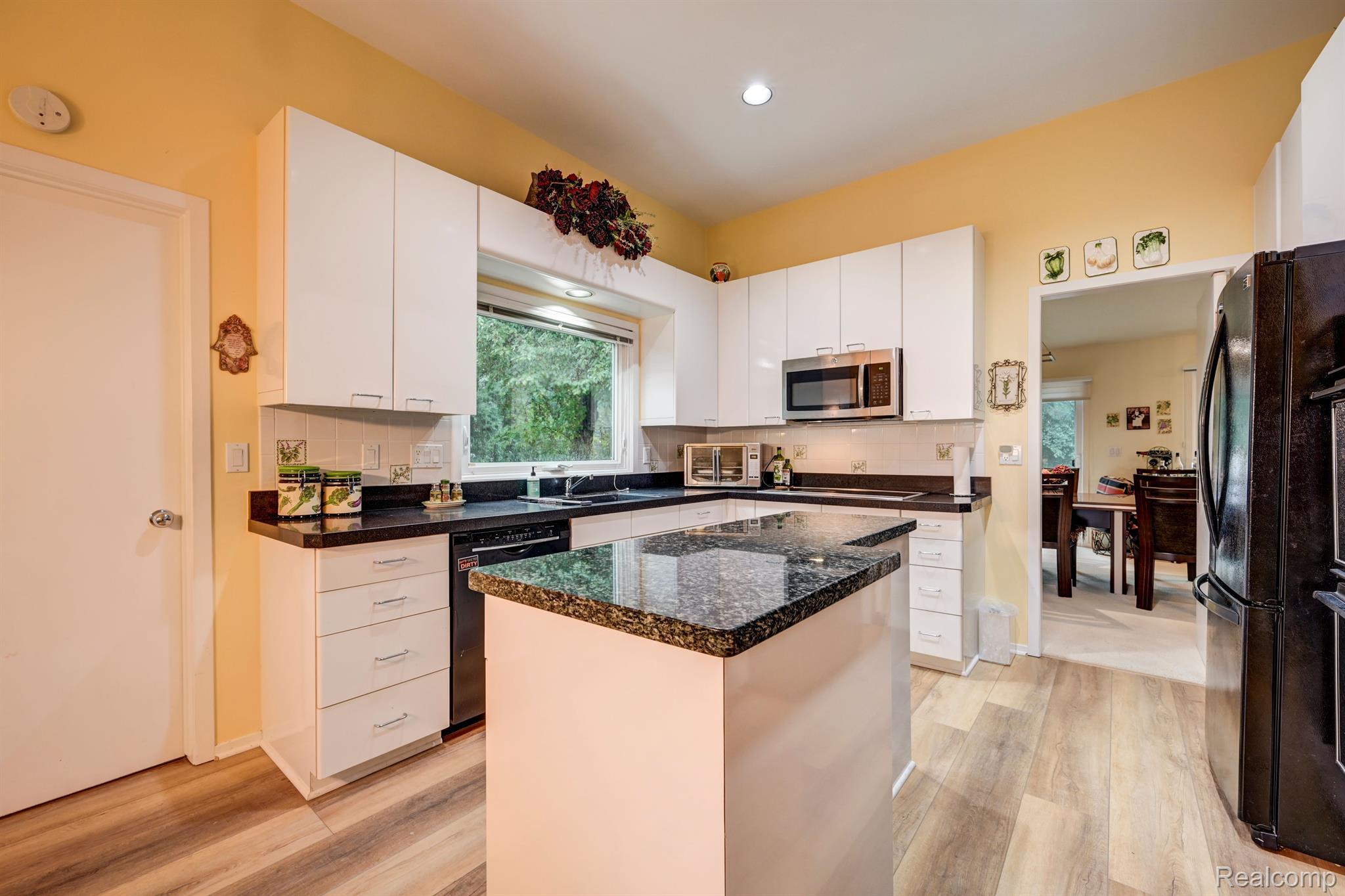 5272 Simpson Lake Road West Bloomfield, MI 48323 - Photo 10 of 29 Gallery Image 10