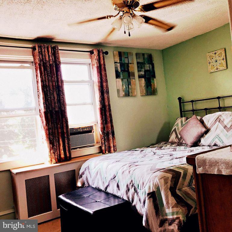 633 Baily Road Lansdowne, PA 19050 - Photo 14 of 23 Main bedroom