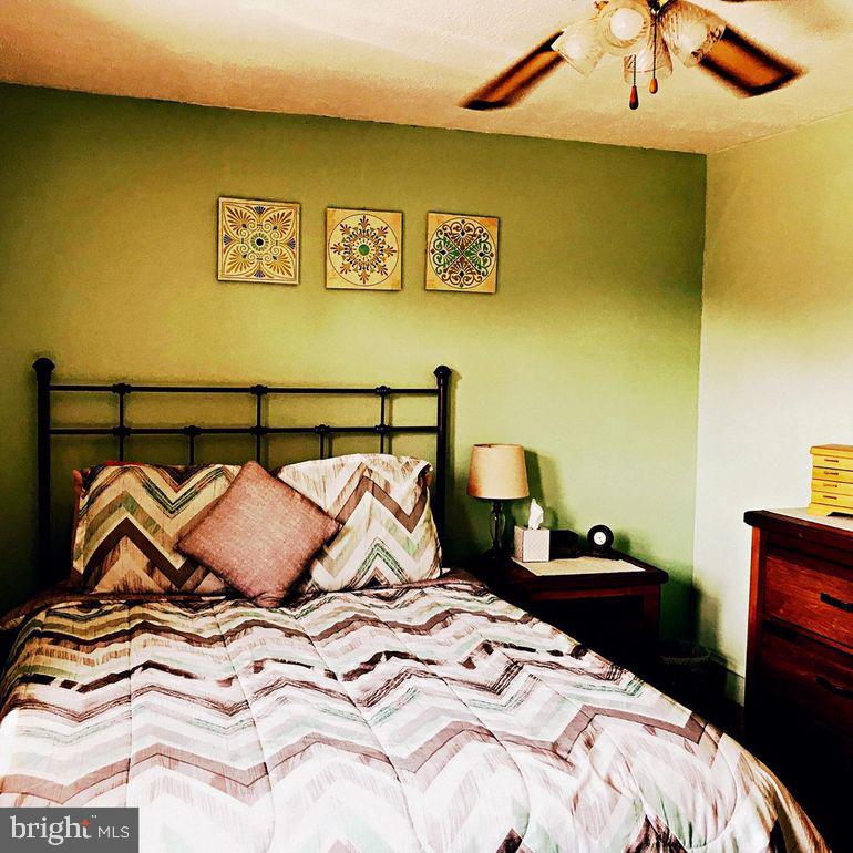 633 Baily Road Lansdowne, PA 19050 - Photo 15 of 23 Main bedroom