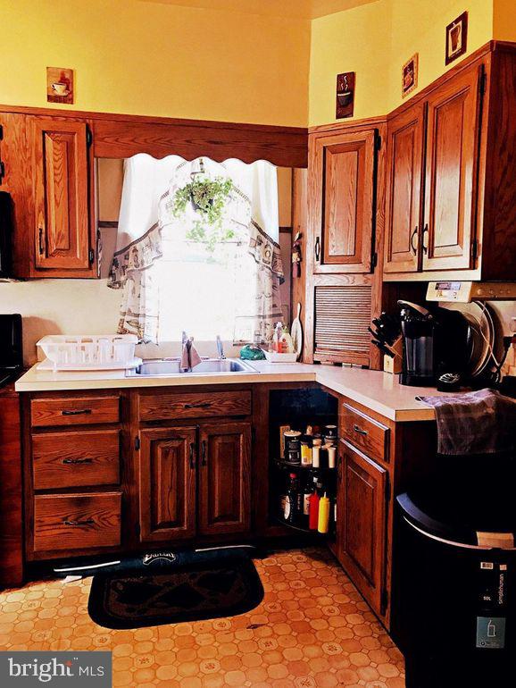 633 Baily Road Lansdowne, PA 19050 - Photo 7 of 23 Plenty of storage and counter space