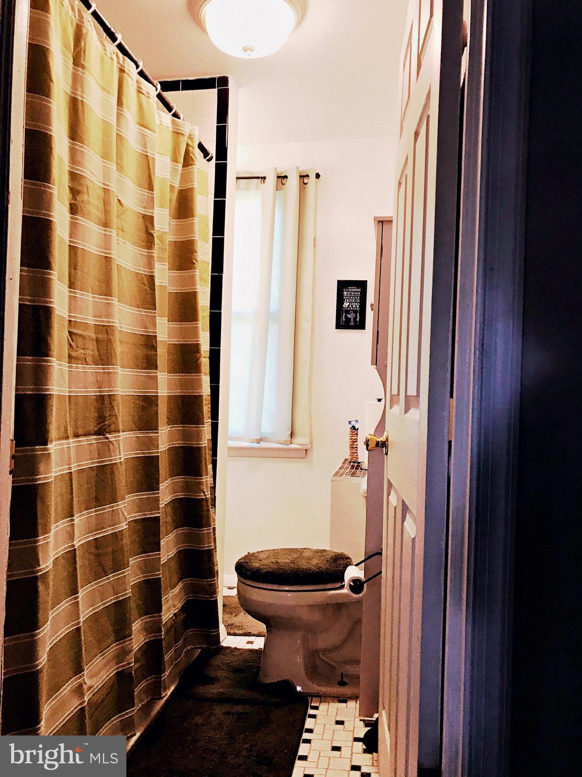 633 Baily Road Lansdowne, PA 19050 - Photo 10 of 23 Bathroom