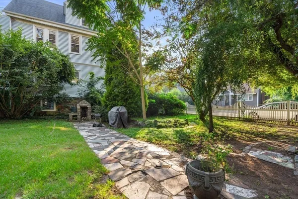 $2,800 | 193 Florence Street, Unit 2R, Boston, MA 02131