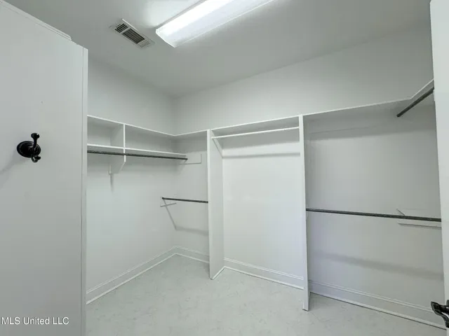 $435,000 | 114 Sherwood Cove, Batesville, MS 38606