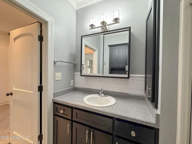 $435,000 | 114 Sherwood Cove, Batesville, MS 38606