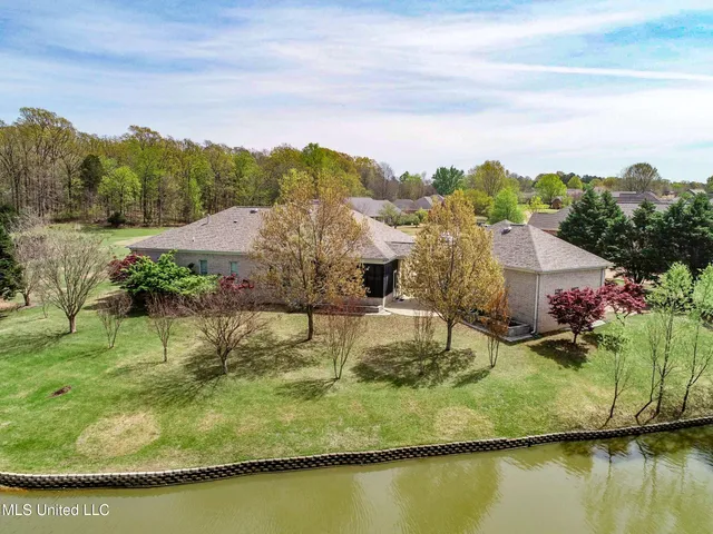 $435,000 | 114 Sherwood Cove, Batesville, MS 38606