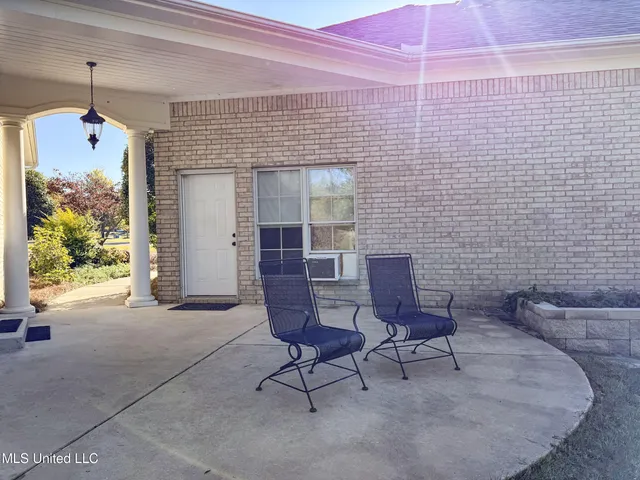 $435,000 | 114 Sherwood Cove, Batesville, MS 38606