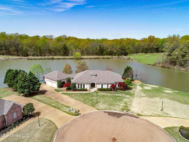 $435,000 | 114 Sherwood Cove, Batesville, MS 38606
