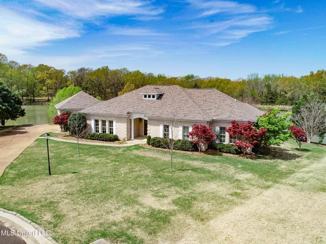 $435,000 | 114 Sherwood Cove, Batesville, MS 38606