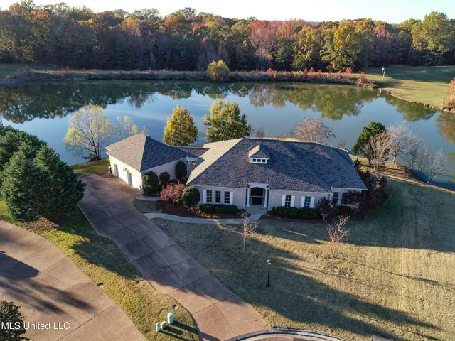 $435,000 | 114 Sherwood Cove, Batesville, MS 38606