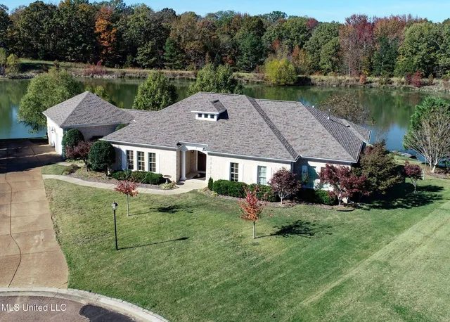 $435,000 | 114 Sherwood Cove, Batesville, MS 38606