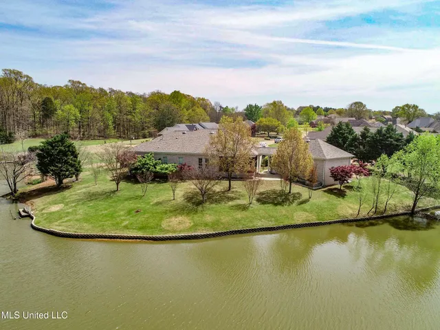 $435,000 | 114 Sherwood Cove, Batesville, MS 38606