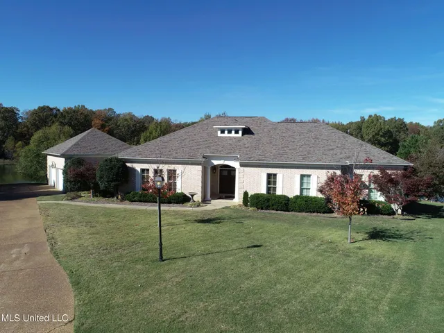 $435,000 | 114 Sherwood Cove, Batesville, MS 38606