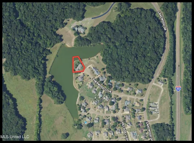 $435,000 | 114 Sherwood Cove, Batesville, MS 38606