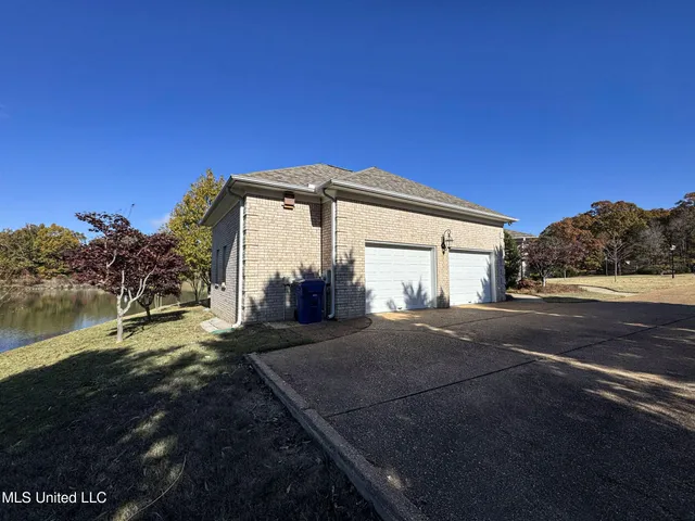 $435,000 | 114 Sherwood Cove, Batesville, MS 38606