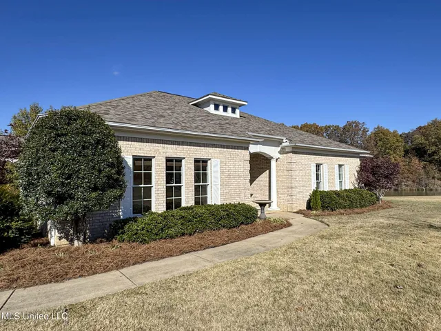 $435,000 | 114 Sherwood Cove, Batesville, MS 38606