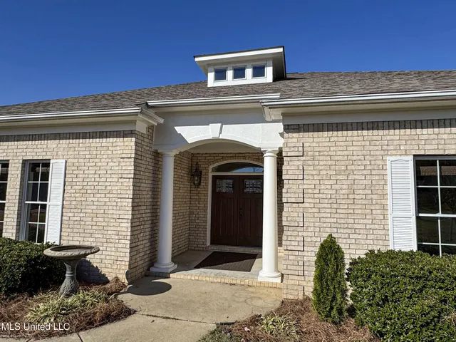 $435,000 | 114 Sherwood Cove, Batesville, MS 38606