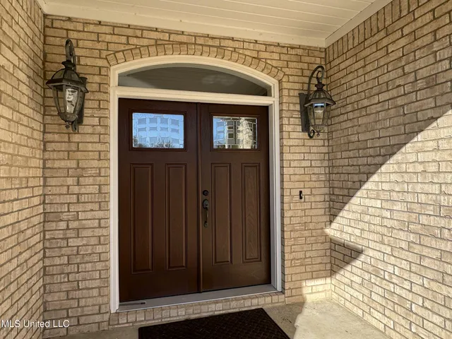 $435,000 | 114 Sherwood Cove, Batesville, MS 38606