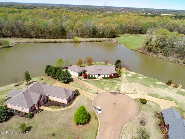 $435,000 | 114 Sherwood Cove, Batesville, MS 38606