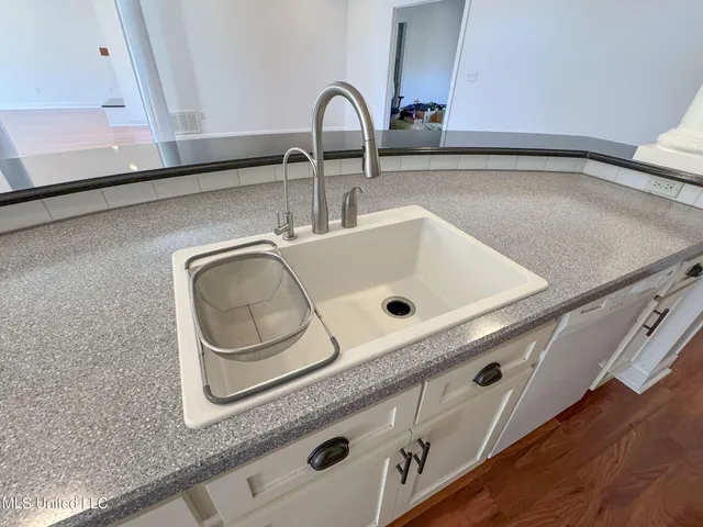 $435,000 | 114 Sherwood Cove, Batesville, MS 38606