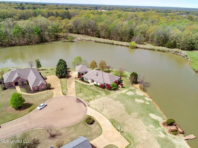 $435,000 | 114 Sherwood Cove, Batesville, MS 38606