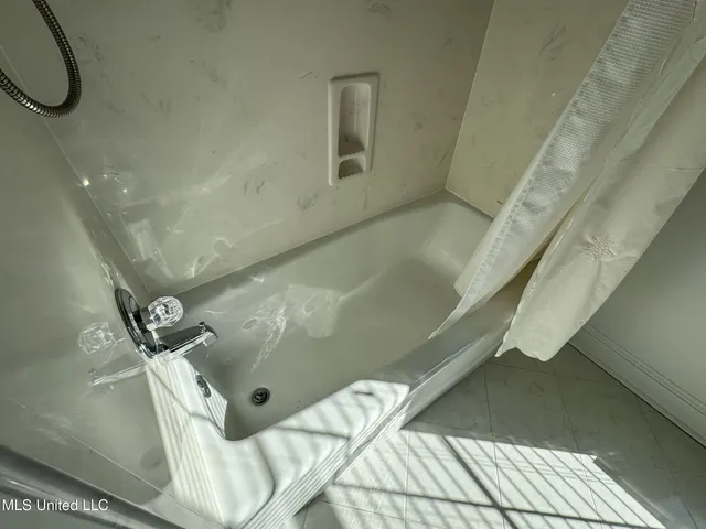 $435,000 | 114 Sherwood Cove, Batesville, MS 38606