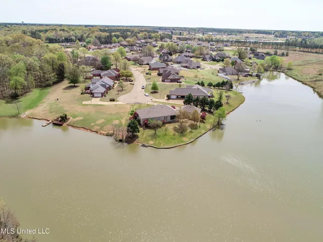 $435,000 | 114 Sherwood Cove, Batesville, MS 38606