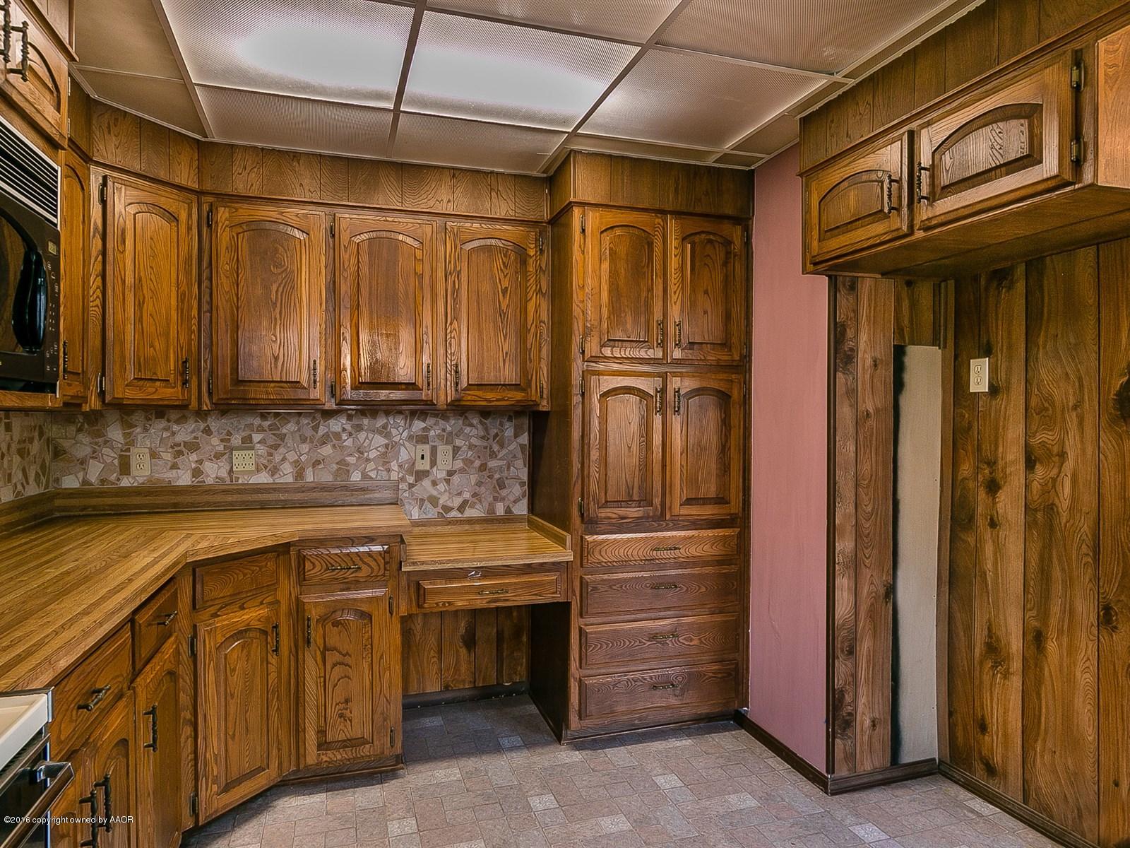 1227 South Bonham Street Amarillo, TX 79102 - Photo 9 of 25 a utility room with lot of cabinets