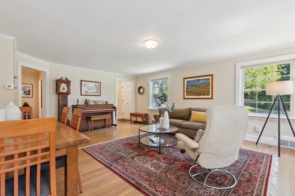 25 Piety Corner Road Waltham, MA 02451 - Photo 4 of 31 Gallery Image 4