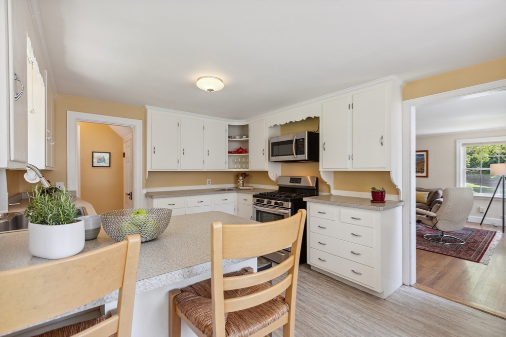 25 Piety Corner Road Waltham, MA 02451 - Photo 5 of 31 Gallery Image 5