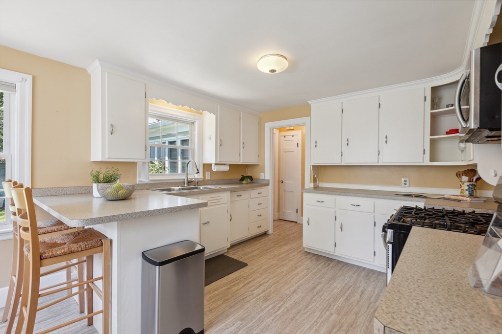 25 Piety Corner Road Waltham, MA 02451 - Photo 6 of 31 Gallery Image 6