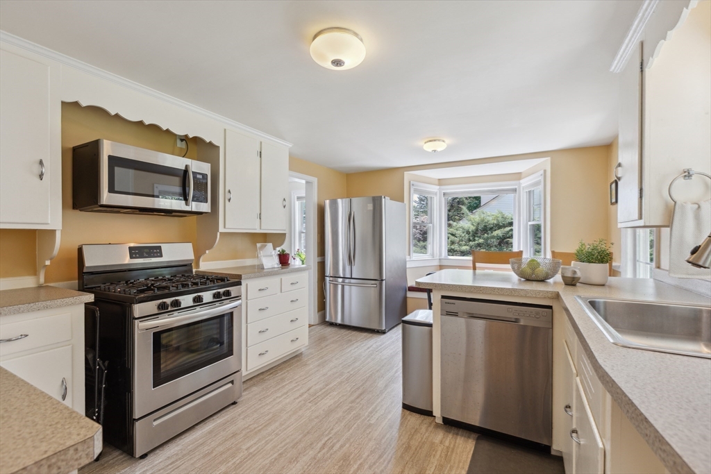 25 Piety Corner Road Waltham, MA 02451 - Photo 8 of 31 Gallery Image 8