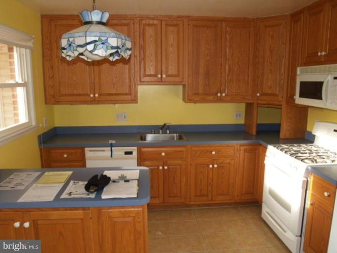 5955 Joffa Place Springfield, VA 22150 - Photo 2 of 11 Kitchen