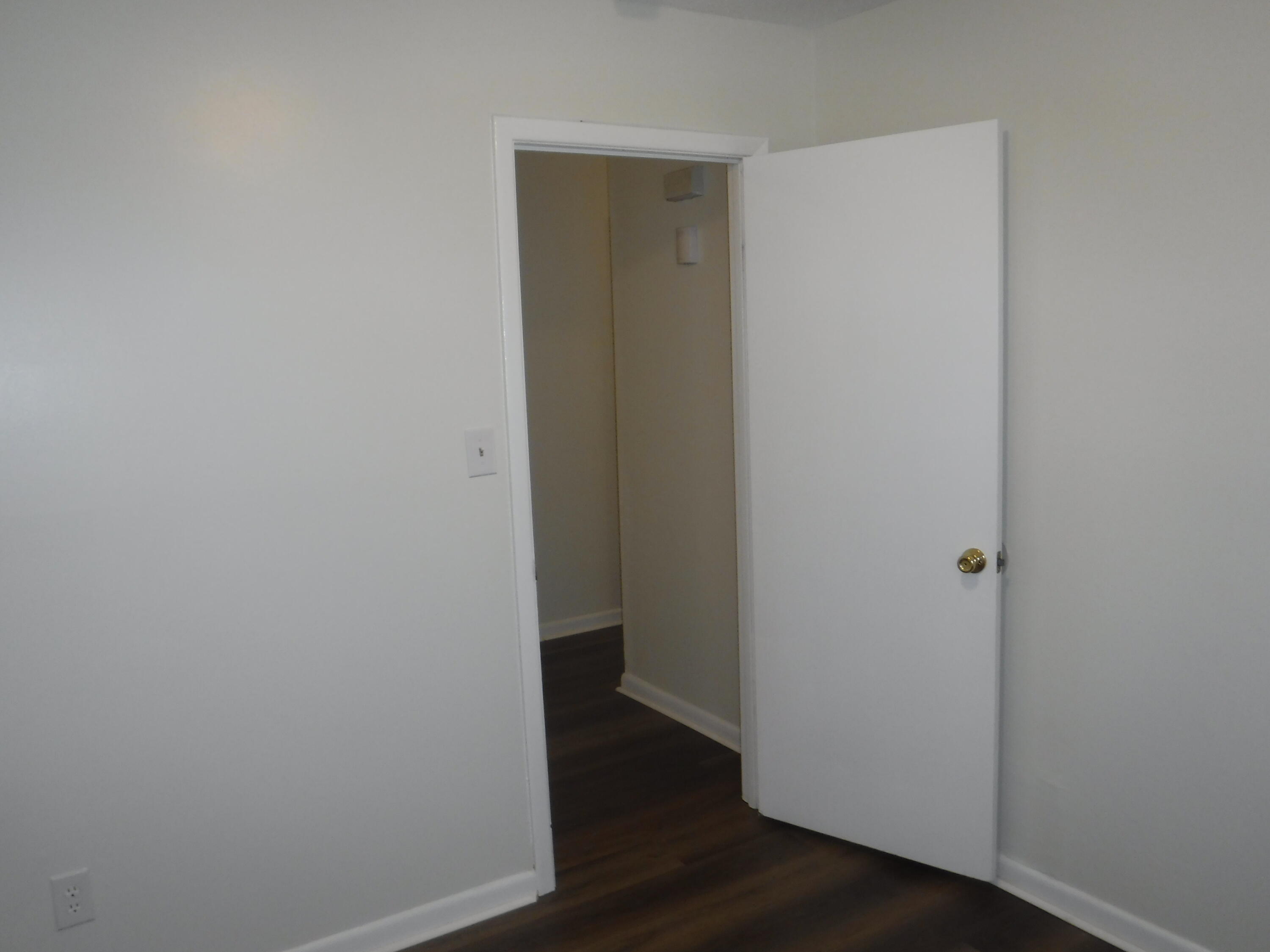 402 Parliament Road Martinez, GA 30907 - Photo 18 of 37 10x12 Bedroom #2 with door to hallway