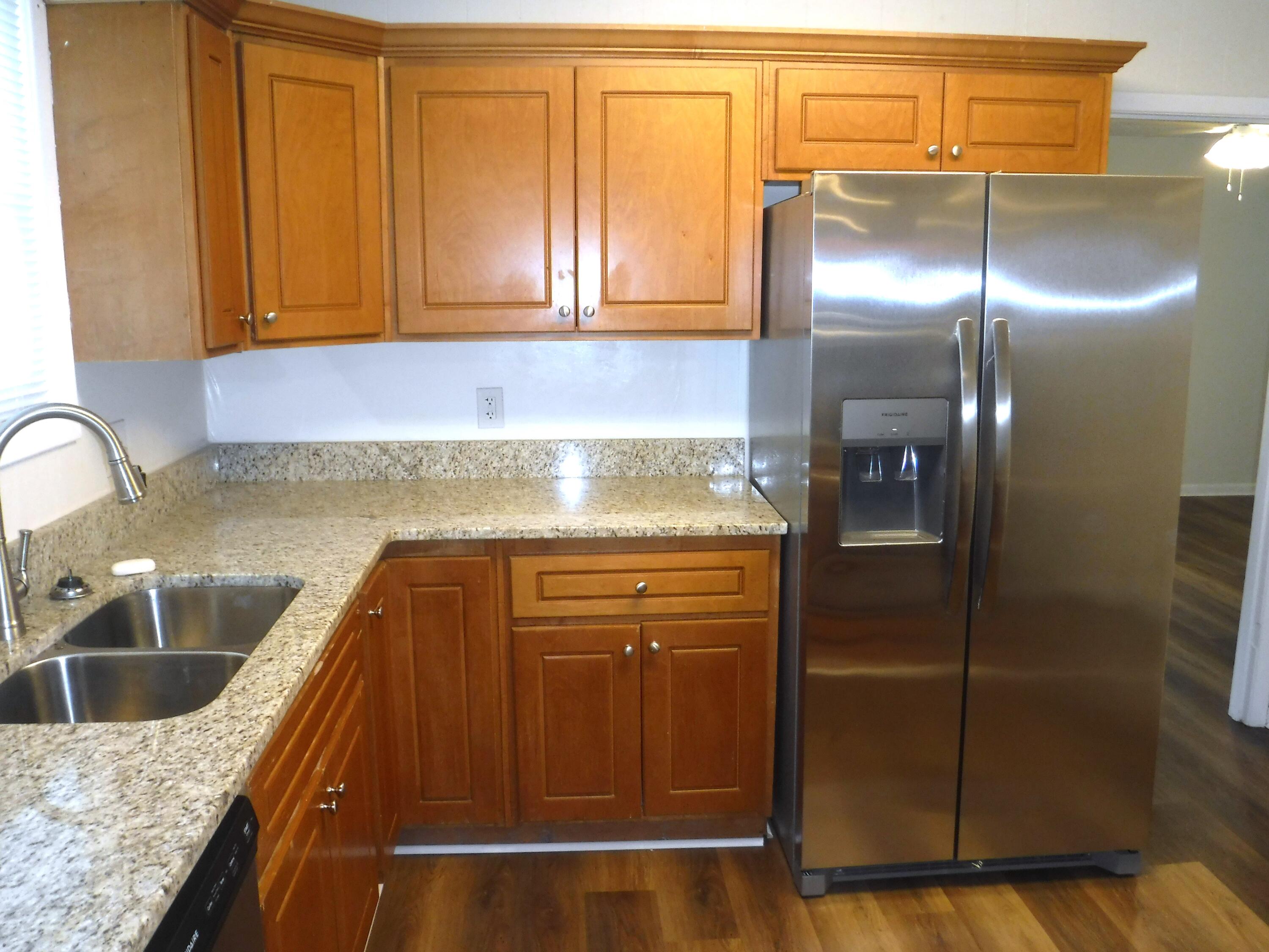 402 Parliament Road Martinez, GA 30907 - Photo 5 of 37 12x11 kitchen with new granite counterto