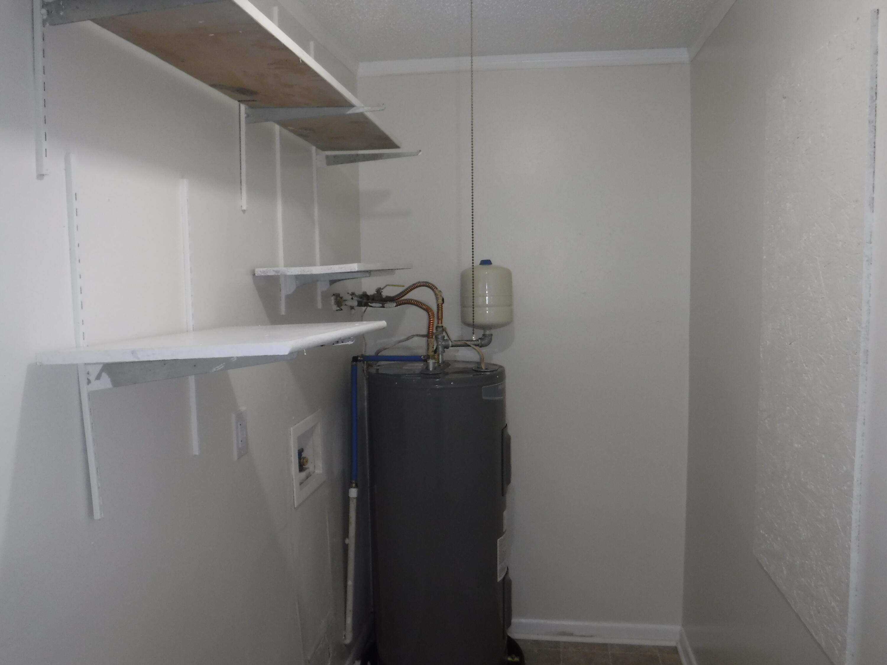 402 Parliament Road Martinez, GA 30907 - Photo 10 of 37 5x12 laundry room with new hot water hea