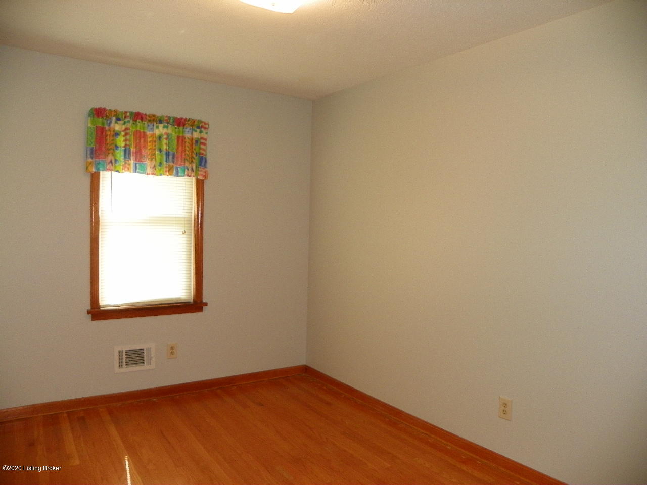 1045 Runell Road Louisville, KY 40214 - Photo 10 of 21 000_0060