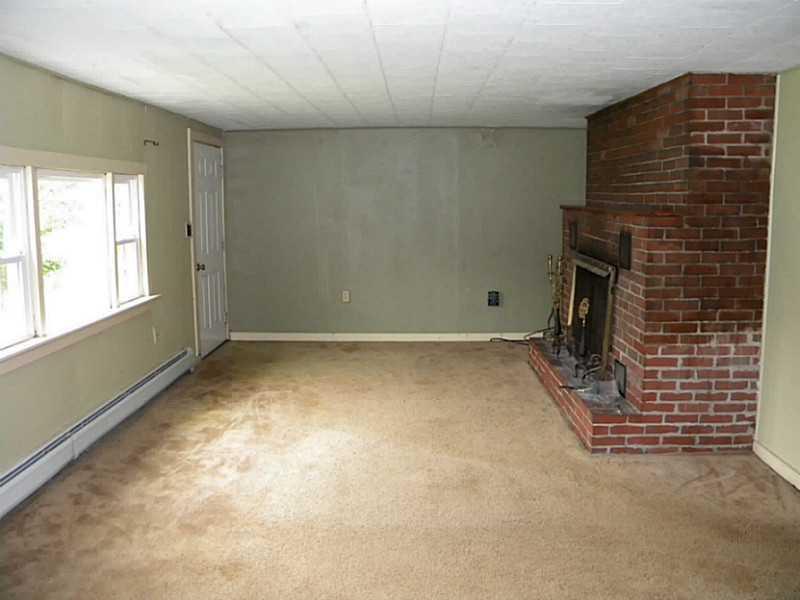 274 Stream Road Winterport, ME 04496 - Photo 9 of 24 Living Room.