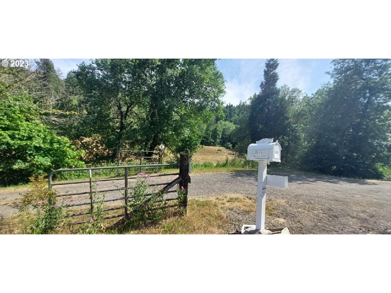 1805 Shoestring Road Riddle, OR 97469 - Photo 16 of 30